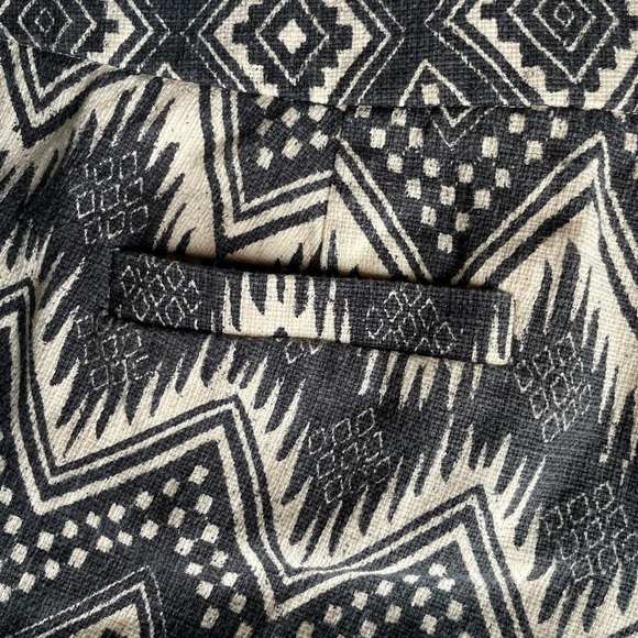 J Crew Shorts (Size 4) 100% Cotton Aztec/Diamond Design NWOT - Picture 3 of 8